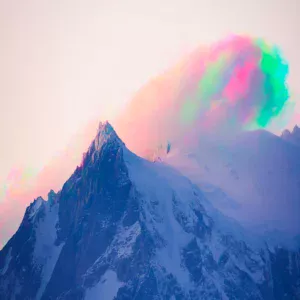 Pics enniegés avec une lueur arc-en-ciel